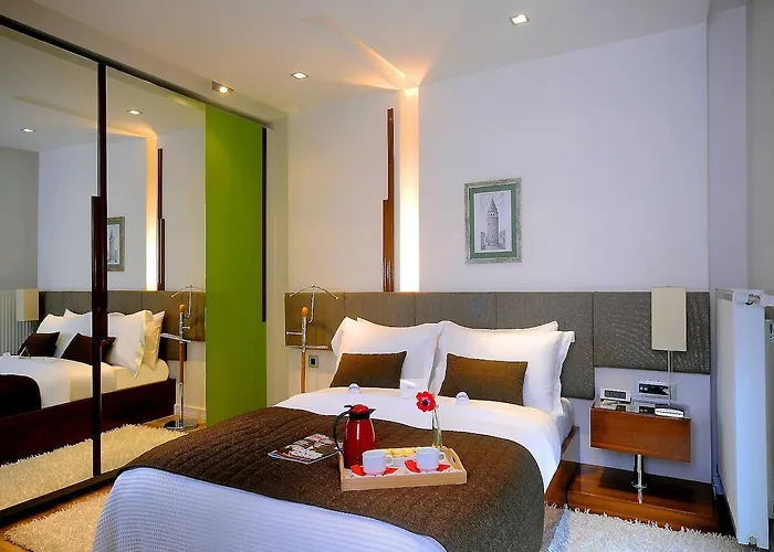 Aura Suites